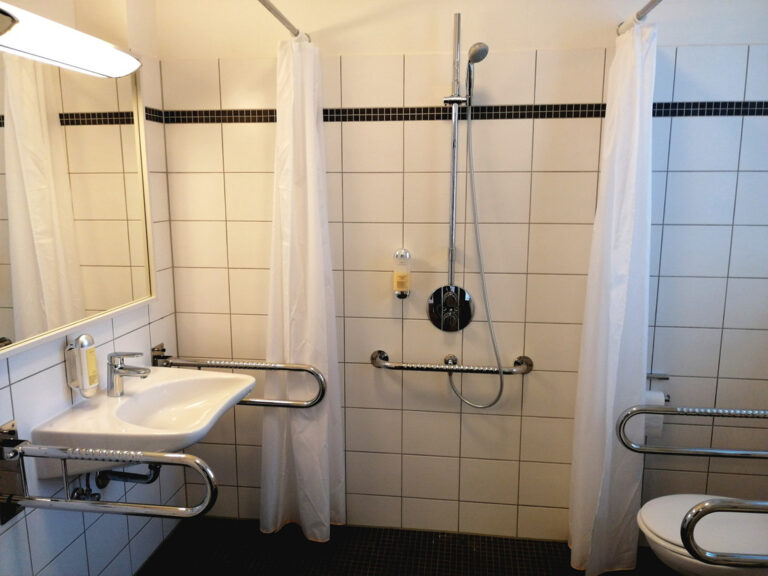 Einblick in ein Badezimmer der Bildungsherberge in Hagen